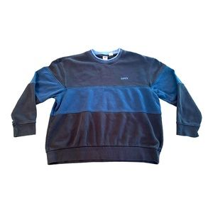 Levi Sweater
Men’s size XL